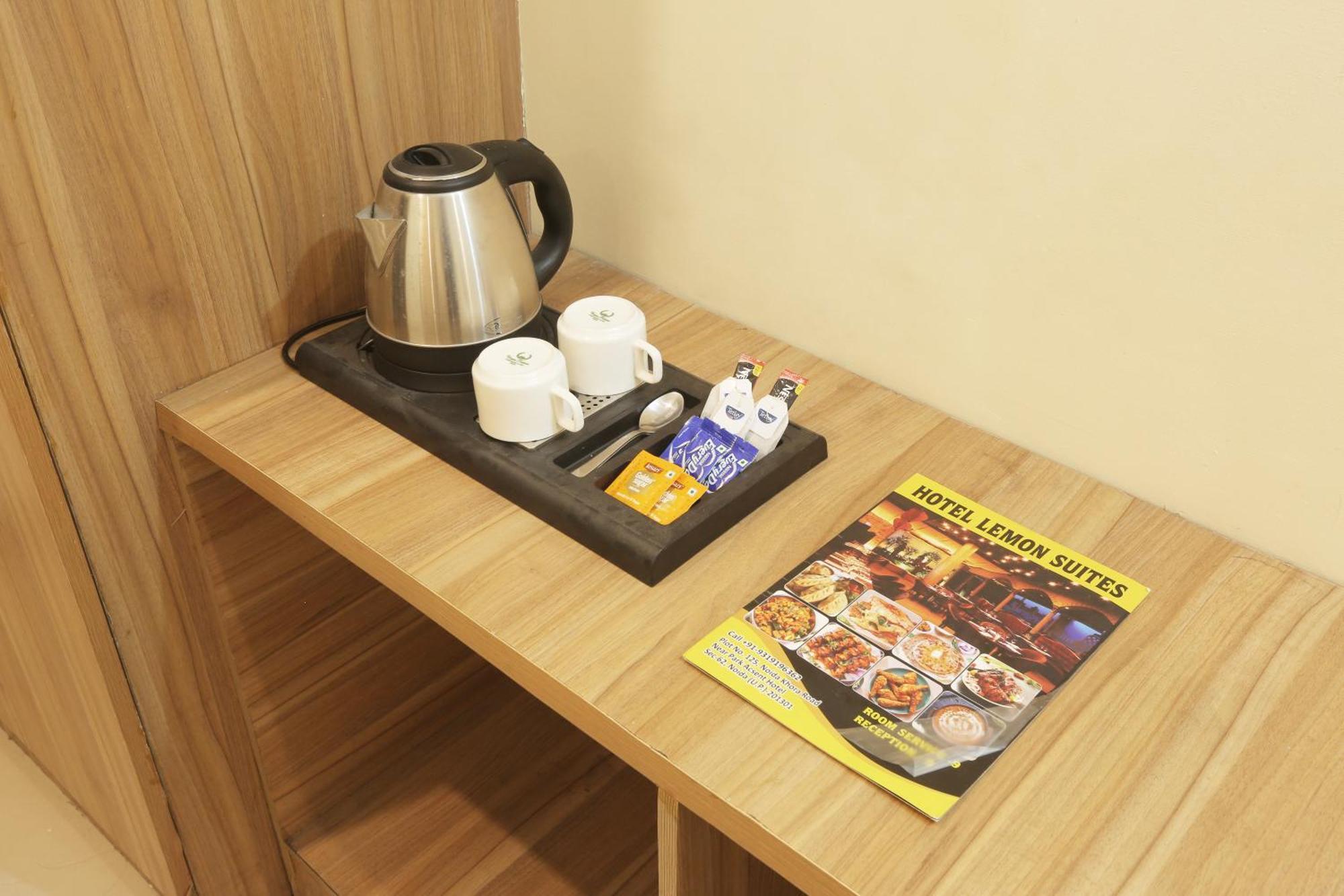 Hotel Lemon Suites & Banquet Noida Sector 62 Eksteriør bilde