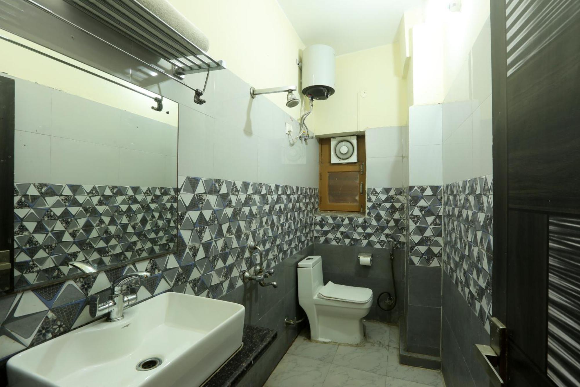 Hotel Lemon Suites & Banquet Noida Sector 62 Eksteriør bilde