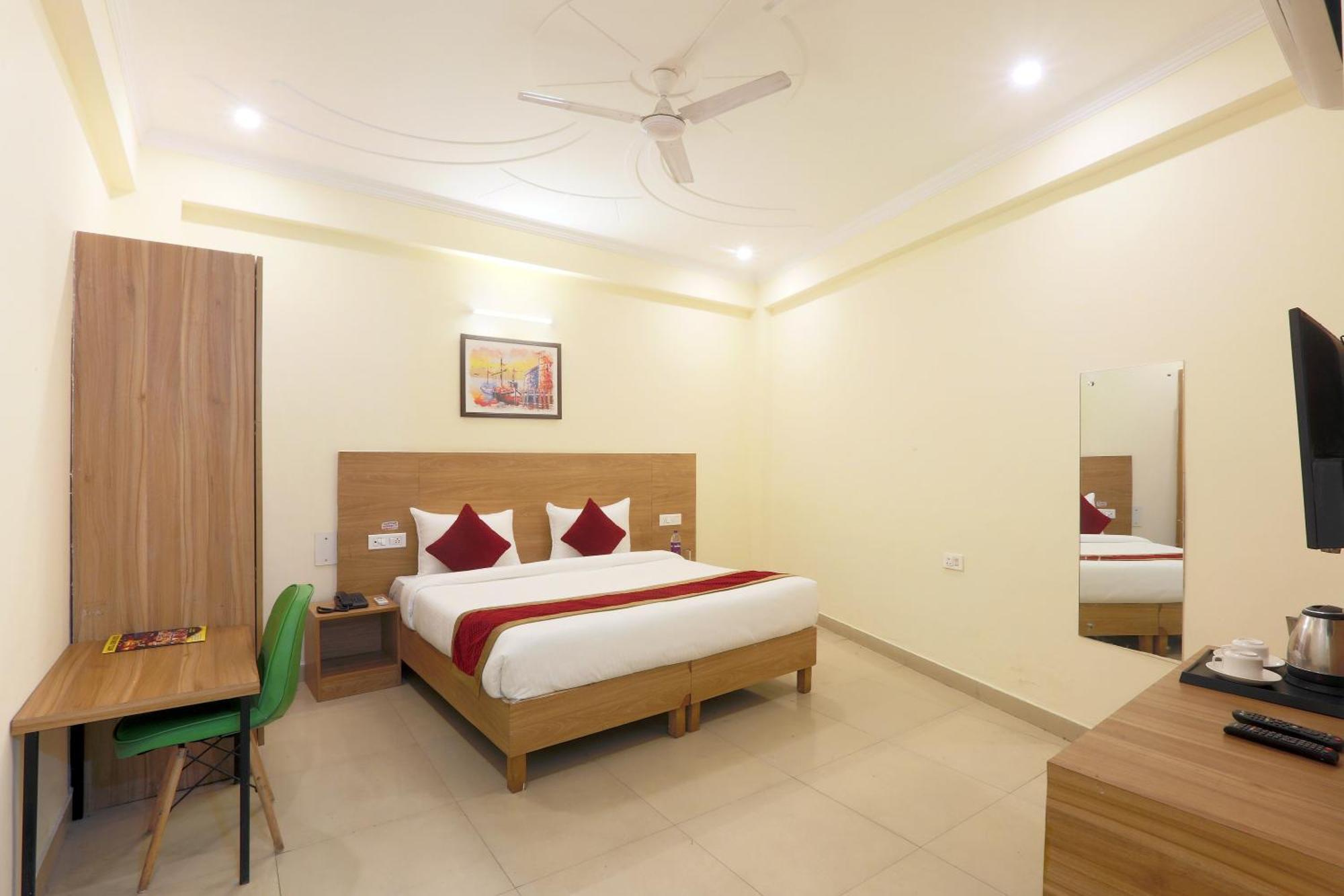 Hotel Lemon Suites & Banquet Noida Sector 62 Eksteriør bilde