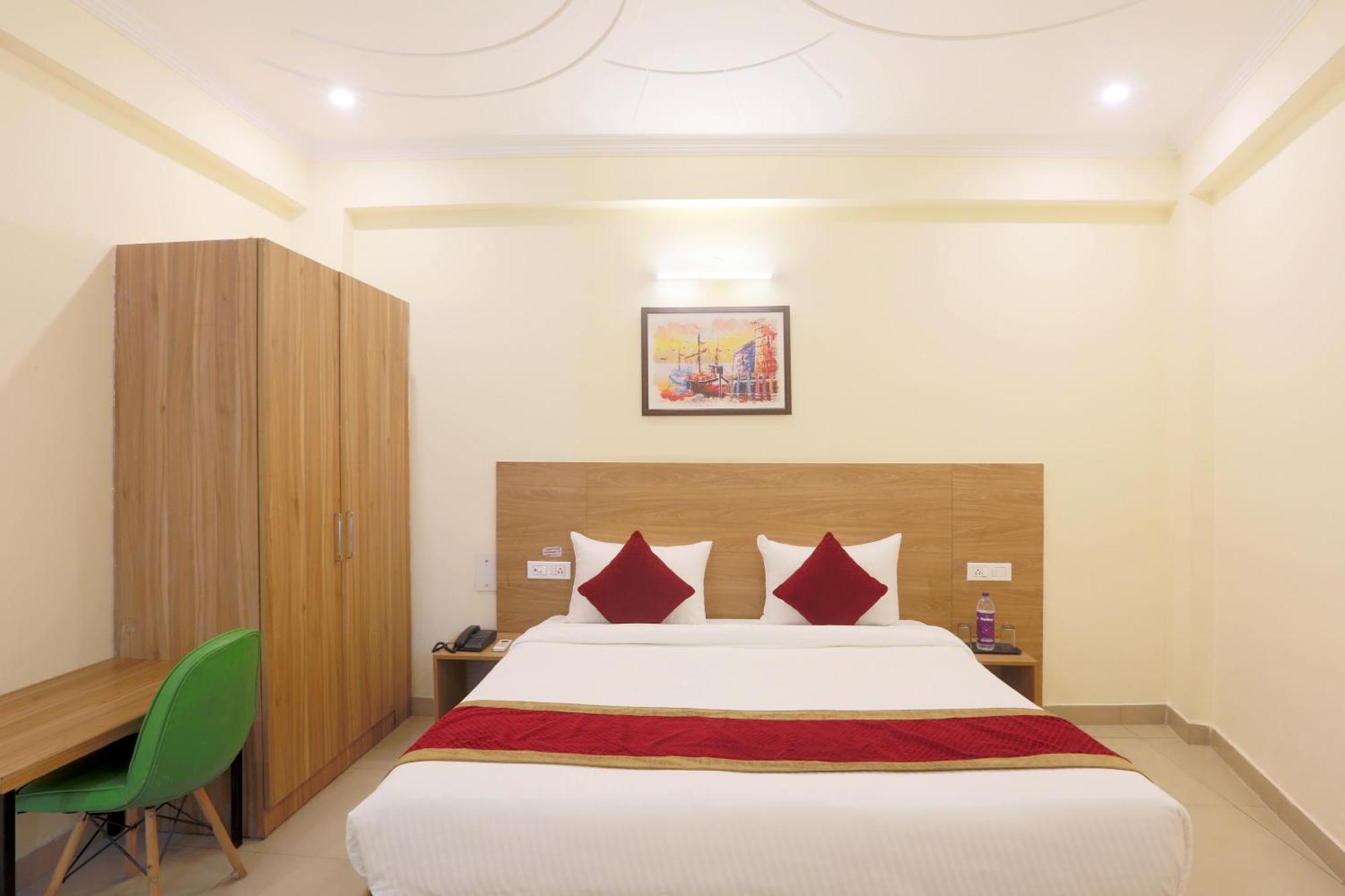 Hotel Lemon Suites & Banquet Noida Sector 62 Eksteriør bilde