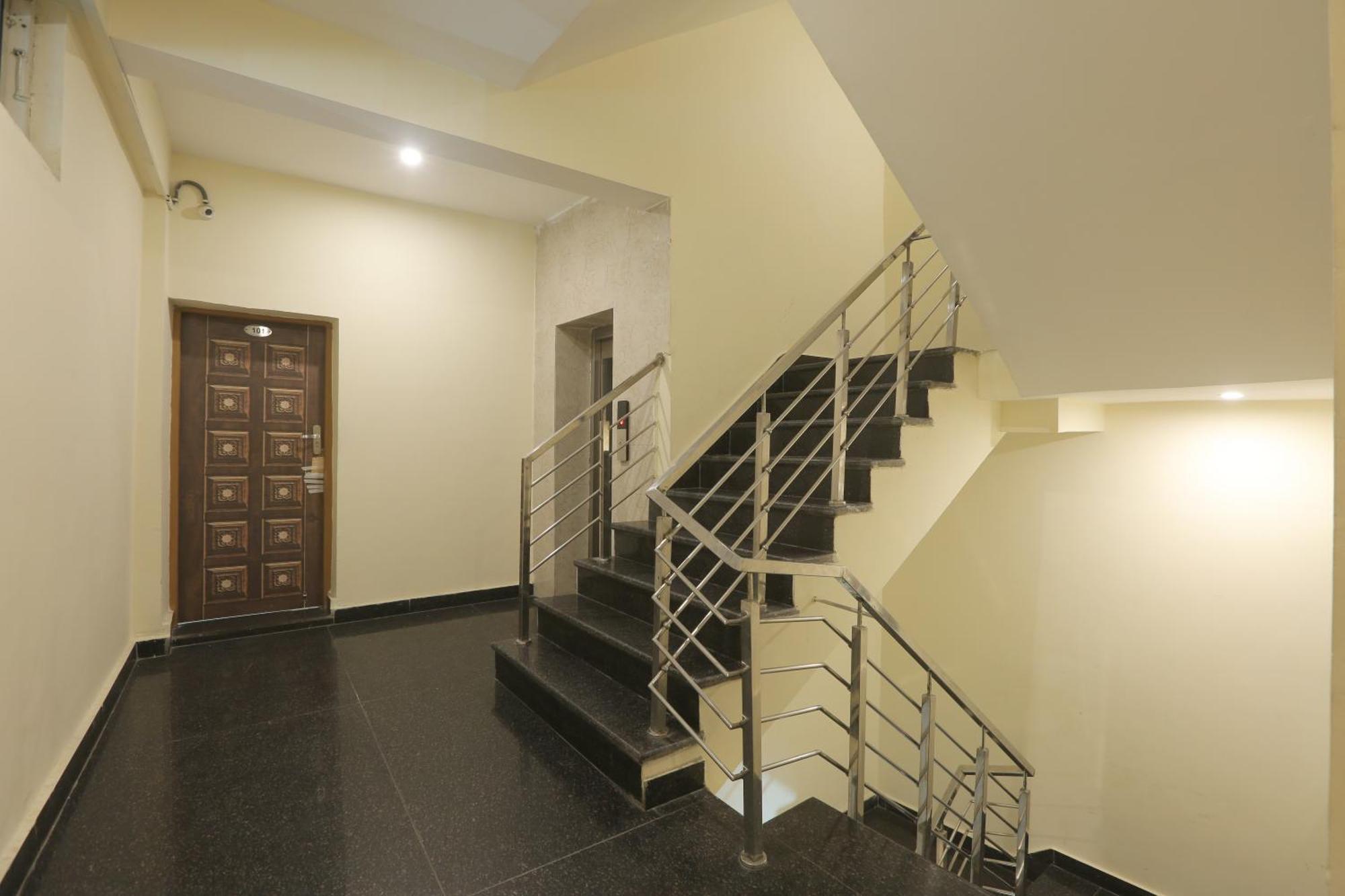 Hotel Lemon Suites & Banquet Noida Sector 62 Eksteriør bilde
