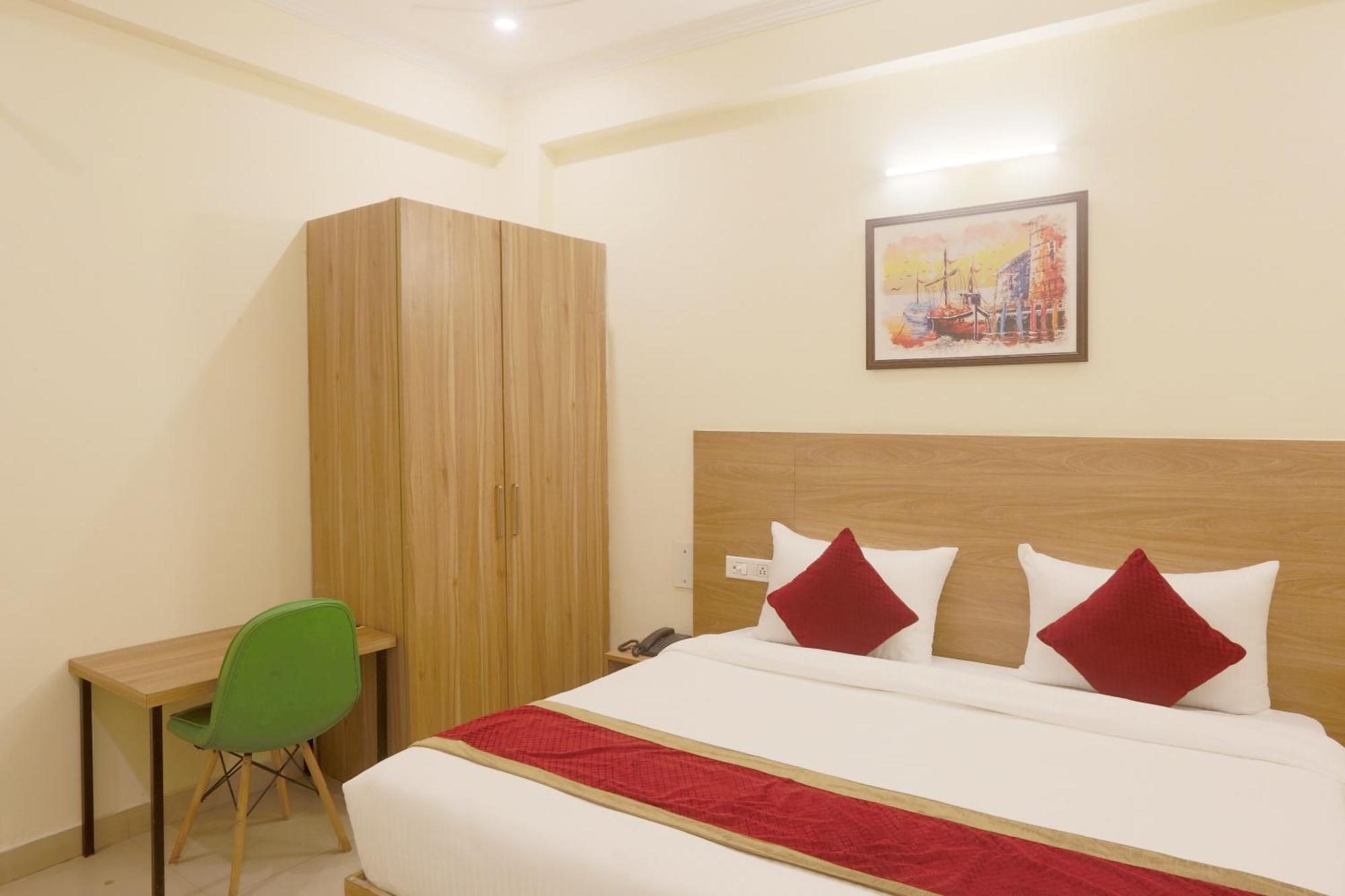 Hotel Lemon Suites & Banquet Noida Sector 62 Eksteriør bilde