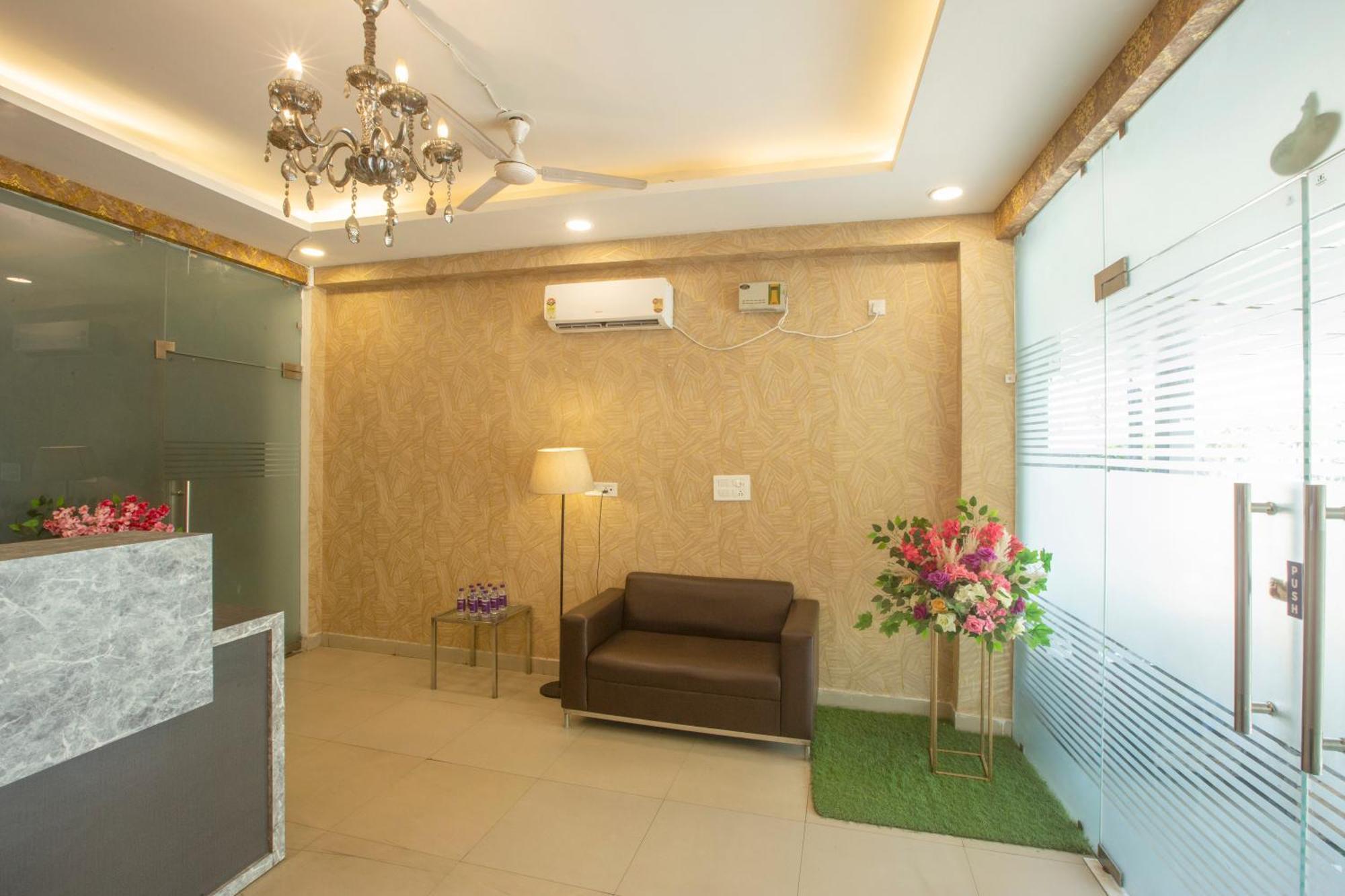 Hotel Lemon Suites & Banquet Noida Sector 62 Eksteriør bilde