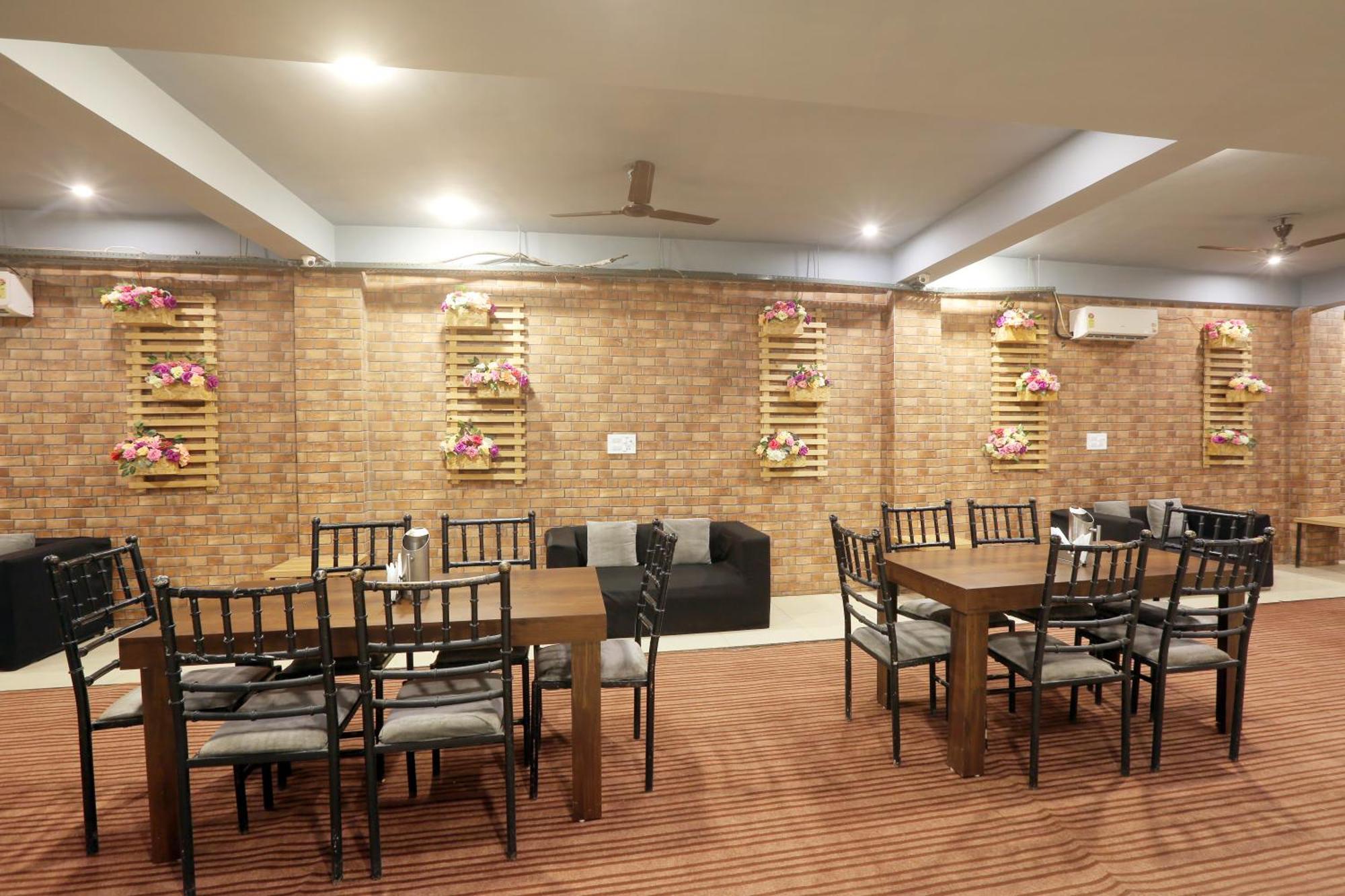 Hotel Lemon Suites & Banquet Noida Sector 62 Eksteriør bilde